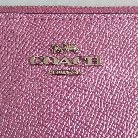 Coach Corner Zip Wristlet in Metallic Crossgrain Leather, SV/ Metallic Blush